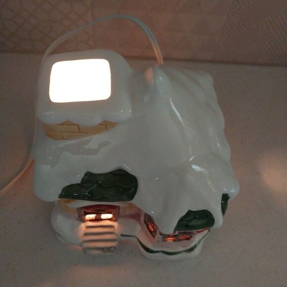 Vintage 80's Christmas Around The World Lighted Snowhouse House Of Lloyd Decor - Picture 5 of 16